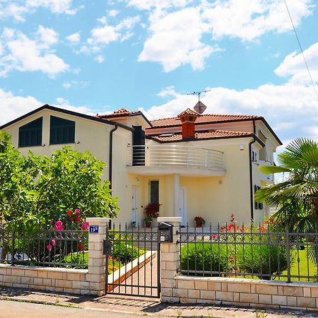 Apartments Sv. Pelegrin Умаг Экстерьер фото