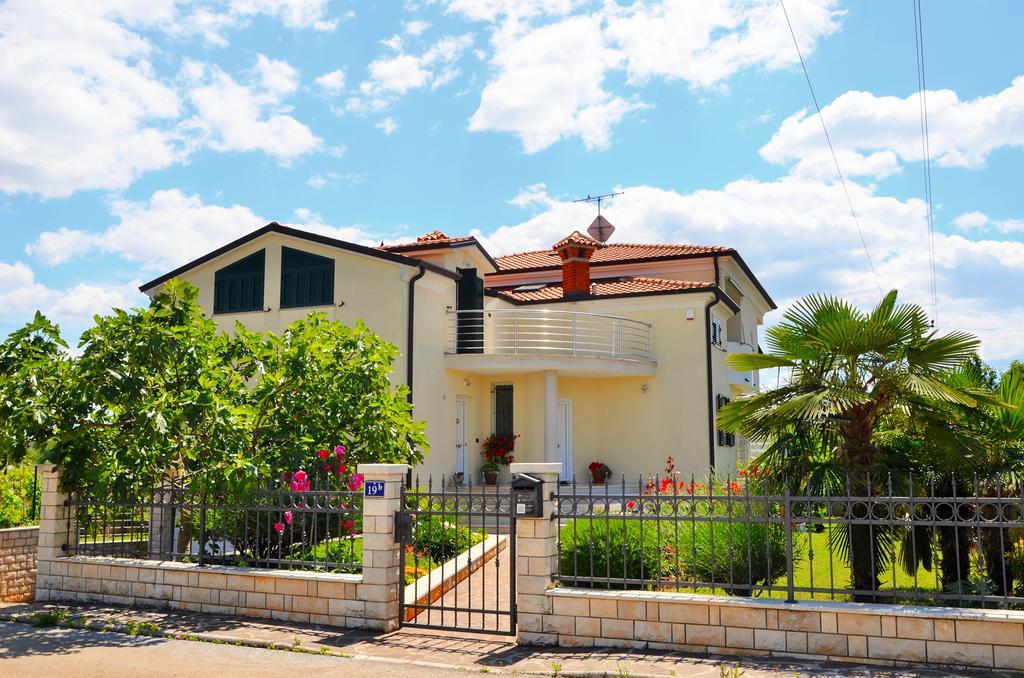 Apartments Sv. Pelegrin Умаг Экстерьер фото